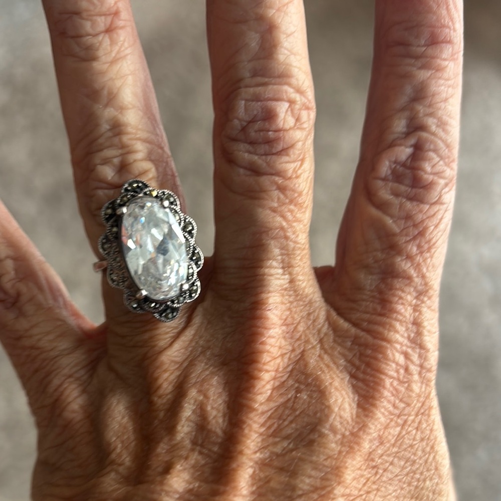 Elegant Silver Oval Crystal Ring